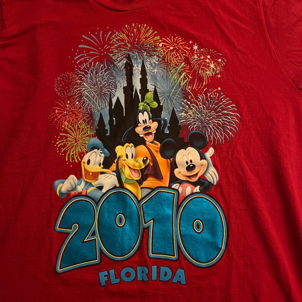 Mens official Retro 2010 Disney T shirt. Great condition. XXL.